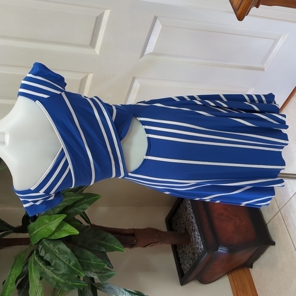 Loft Women's Cross Back Knee Length Dess Size Small - Picture 4 of 6